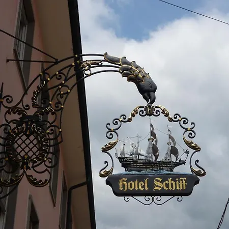 Schiff לינה וארוחת בוקר