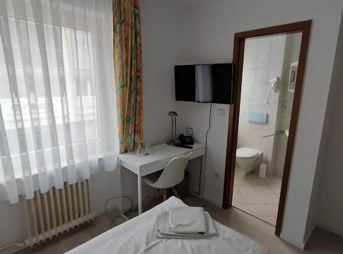 Schiff Nocleg ze śniadaniem