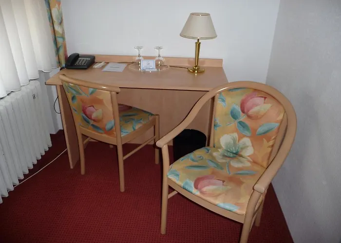 לינה וארוחת בוקר Schiff