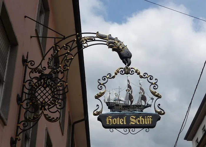 Schiff לינה וארוחת בוקר