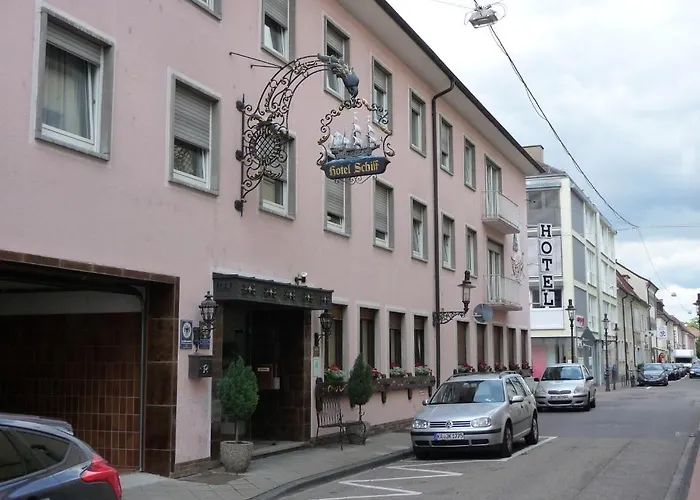 Schiff Nocleg ze śniadaniem 3*